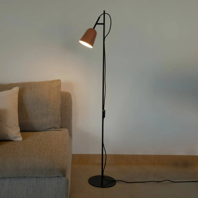 FARO BARCELONA Studiová stojací lampa, růžová/černá, ocel, výška 132,5 cm